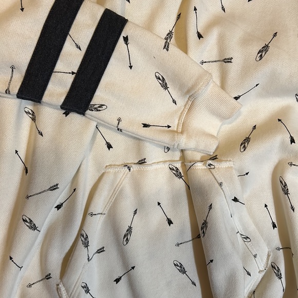 Boundaries, medium sized pull over with Hoodie. - Picture 3 of 4